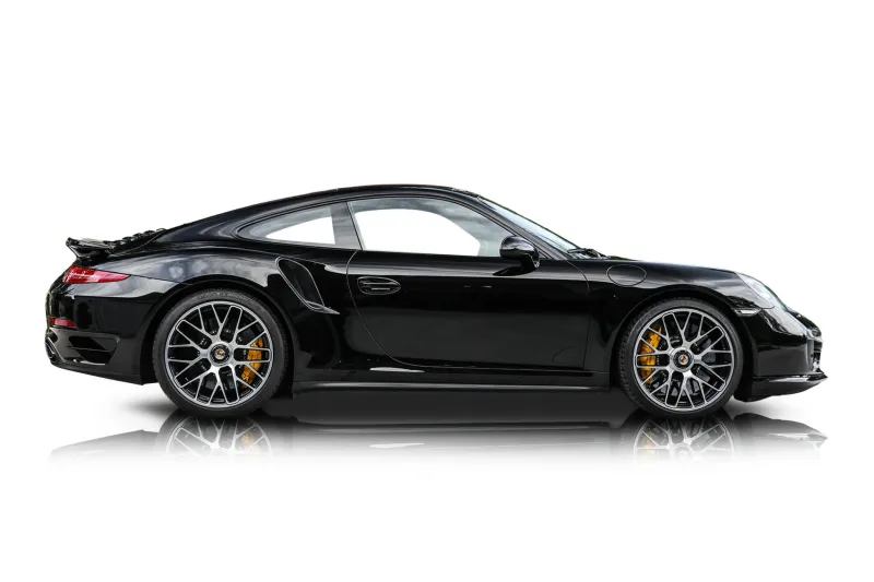 An incredible side shot photo of aPorsche 911 that you should buy.