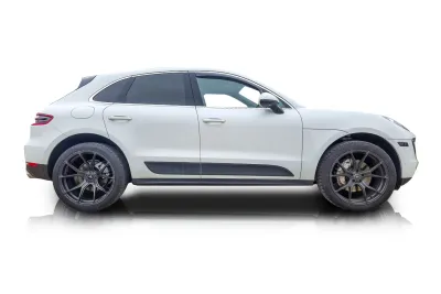 Passenger side photo of 2017 Porsche Macan