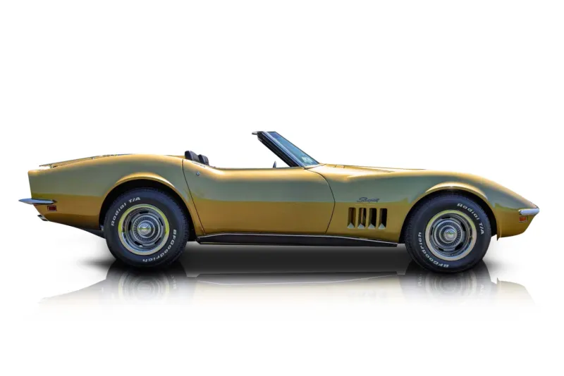 An incredible side shot photo of aChevrolet Corvette that you should buy.