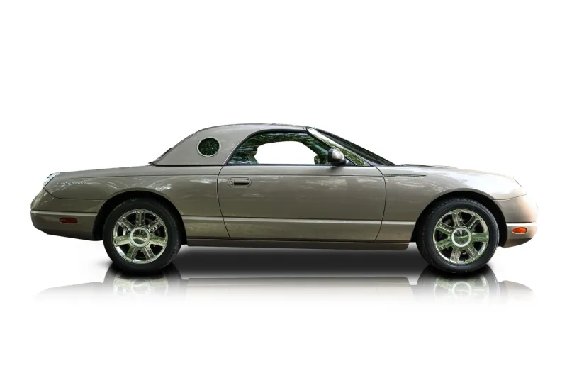 An incredible side shot photo of aFord Thunderbird that you should buy.