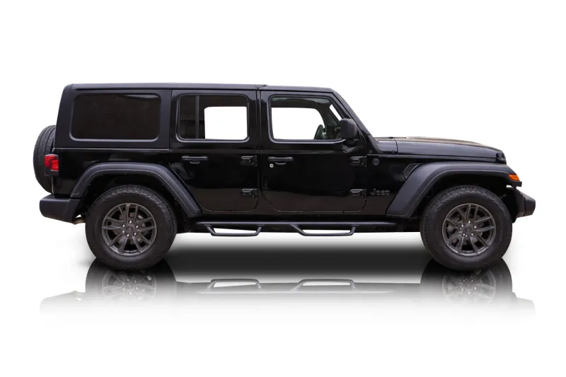 An incredible side shot photo of aJeep Wrangler that you should buy.