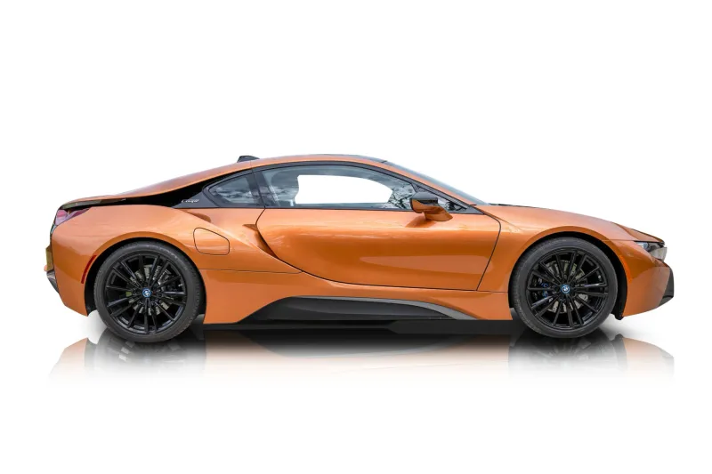 An incredible side shot photo of aBMW I8 that you should buy.