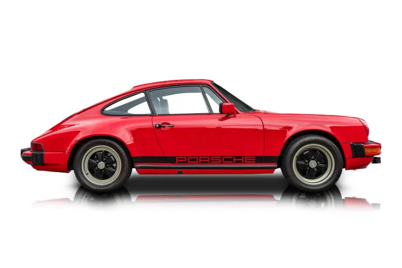 An incredible side shot photo of aPorsche 911 that you should buy.