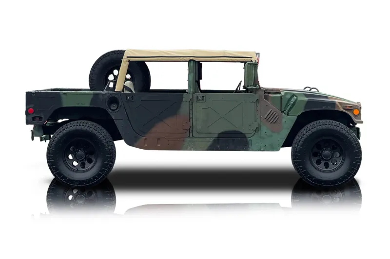 An incredible side shot photo of aAM General Humvee that you should buy.