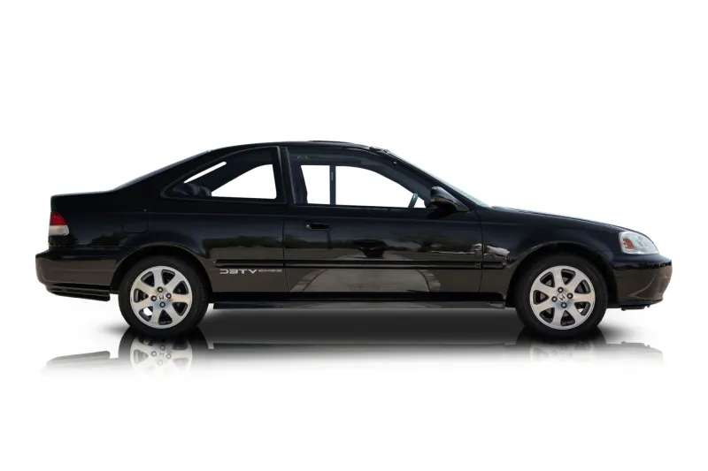 An incredible side shot photo of aHonda Civic that you should buy.