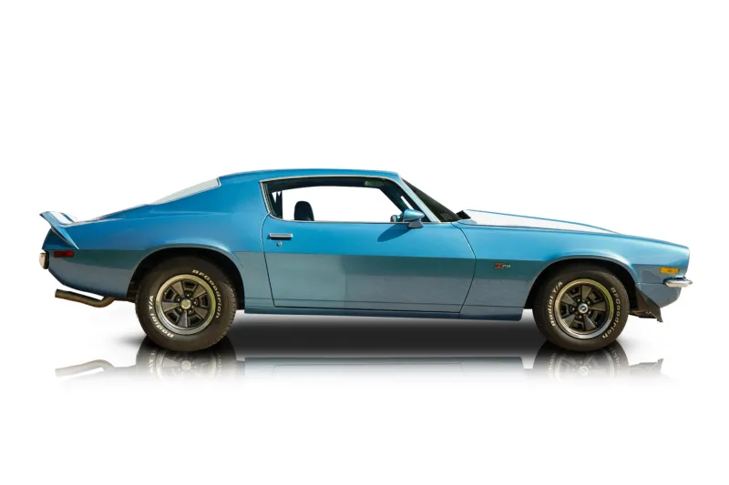 An incredible side shot photo of aChevrolet Camaro that you should buy.