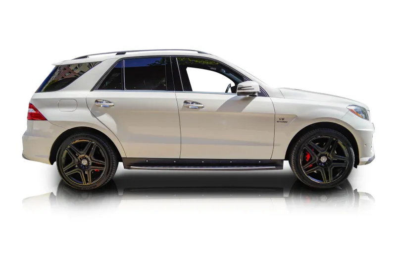An incredible side shot photo of aMercedes-Benz ML63 AMG that you should buy.