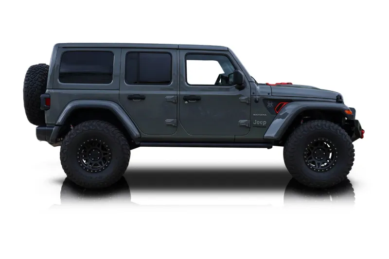 An incredible side shot photo of aJeep Wrangler that you should buy.