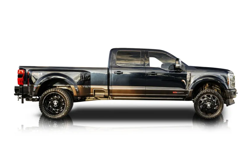 An incredible side shot photo of aFord F-450 that you should buy.