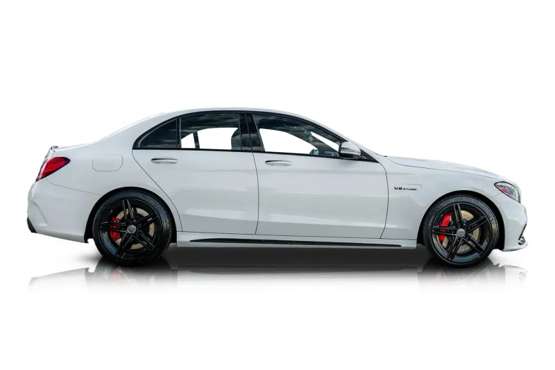 An incredible side shot photo of aMercedes-Benz C63 AMG S that you should buy.