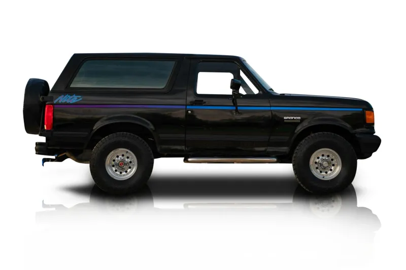 An incredible side shot photo of aFord Bronco that you should buy.