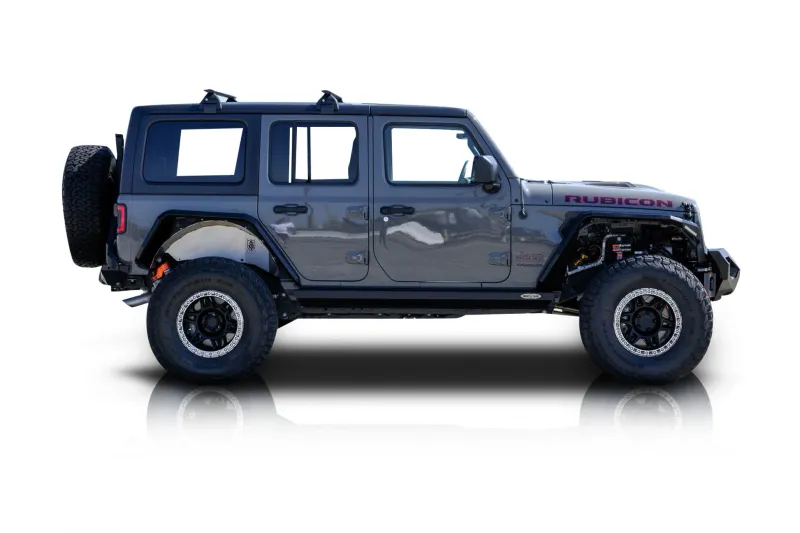 An incredible side shot photo of aJeep Wrangler that you should buy.