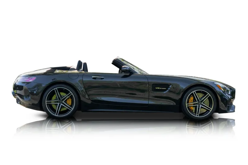 An incredible side shot photo of aMercedes-Benz AMG GT C that you should buy.