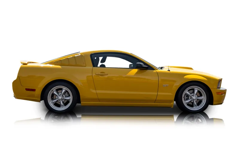 An incredible side shot photo of aFord Mustang that you should buy.
