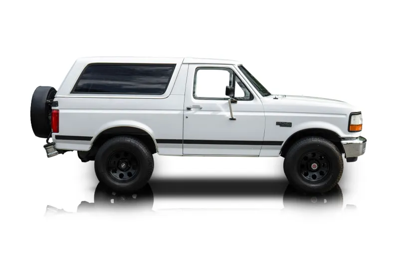 An incredible side shot photo of aFord Bronco that you should buy.