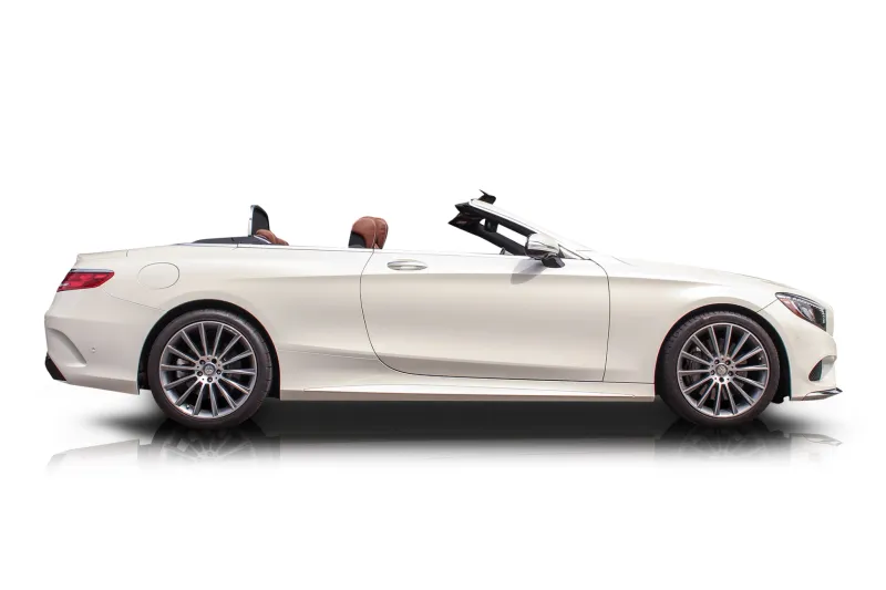 An incredible side shot photo of aMercedes-Benz S550 that you should buy.