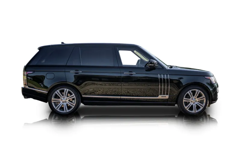 An incredible side shot photo of aLand Rover Range Rover that you should buy.