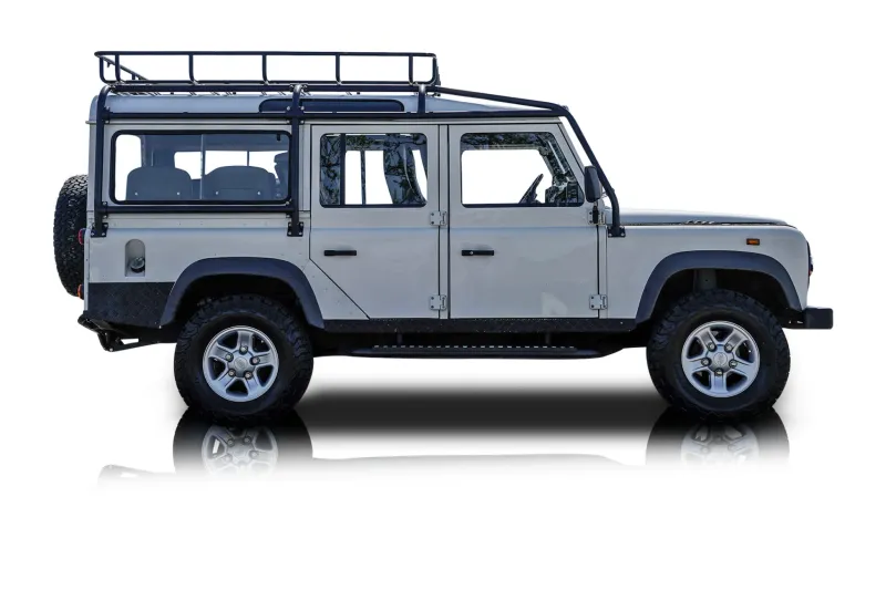 An incredible side shot photo of aLand Rover Defender 110 that you should buy.