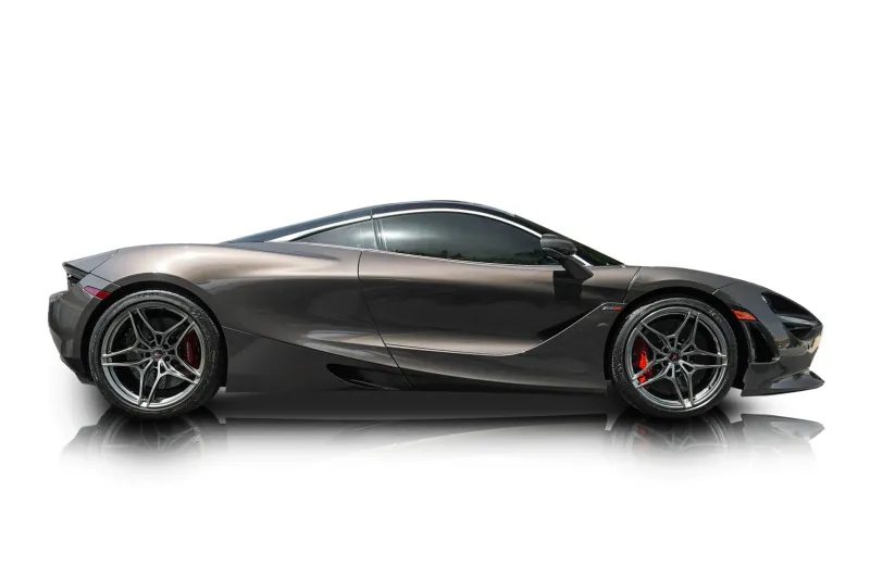 An incredible side shot photo of aMcLaren 720S that you should buy.