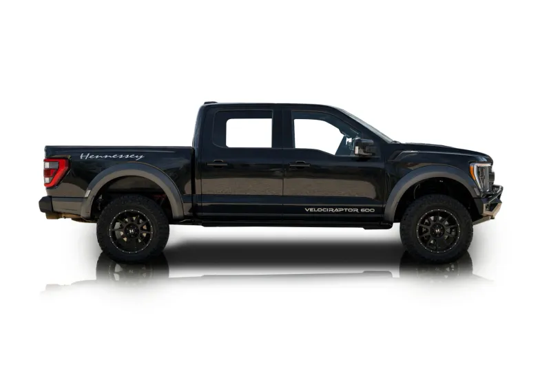 An incredible side shot photo of aFord F-150 that you should buy.