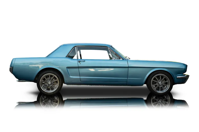 An incredible side shot photo of aFord Mustang that you should buy.