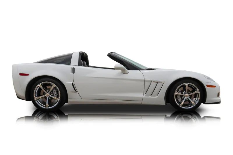 An incredible side shot photo of aChevrolet Corvette that you should buy.