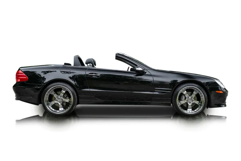 An incredible side shot photo of aMercedes-Benz SL500 that you should buy.
