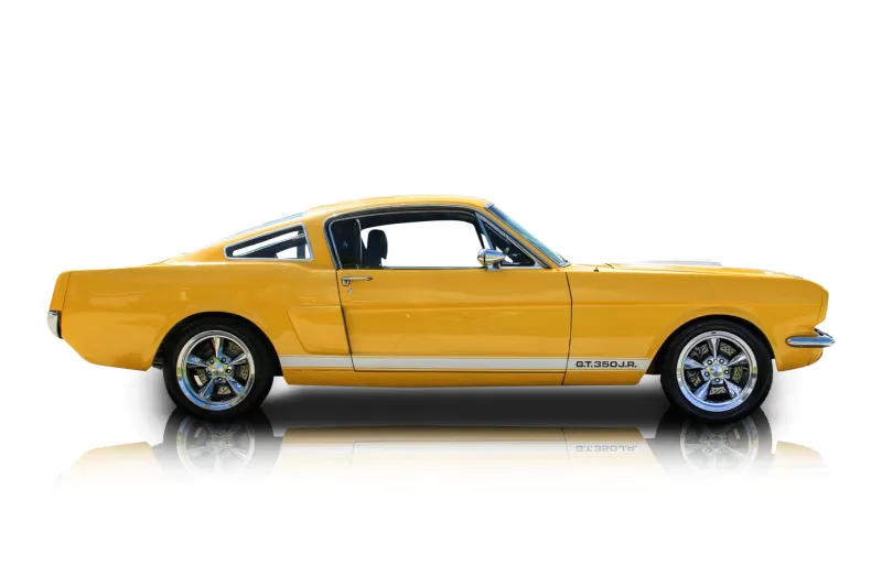 An incredible side shot photo of aFord Mustang that you should buy.