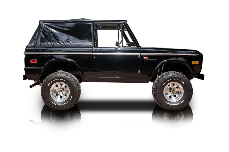 An incredible side shot photo of aFord Bronco that you should buy.
