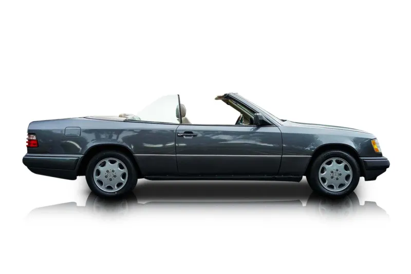 An incredible side shot photo of aMercedes-Benz E320 that you should buy.