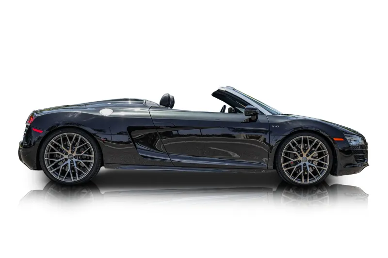 An incredible side shot photo of aAudi R8 that you should buy.