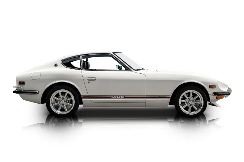 An incredible side shot photo of aDatsun 240Z that you should buy.