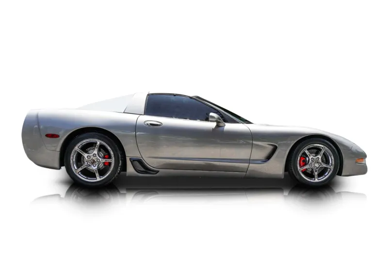 An incredible side shot photo of aChevrolet Corvette that you should buy.