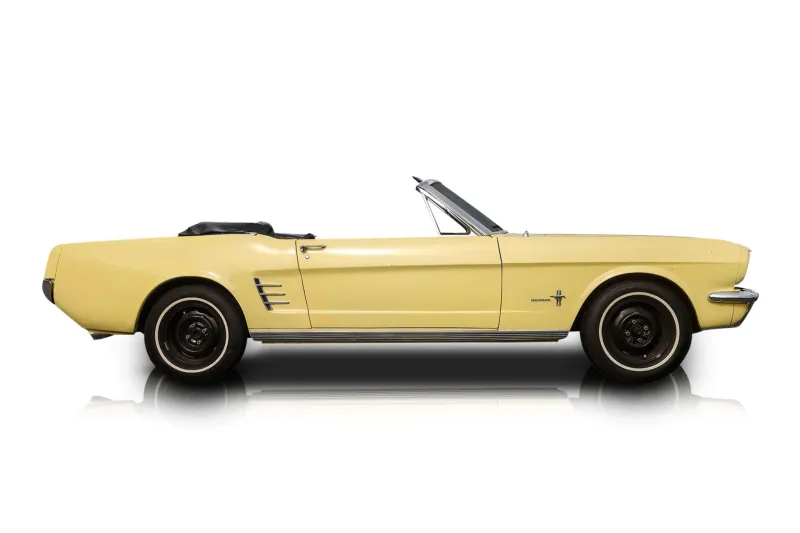 An incredible side shot photo of aFord Mustang that you should buy.