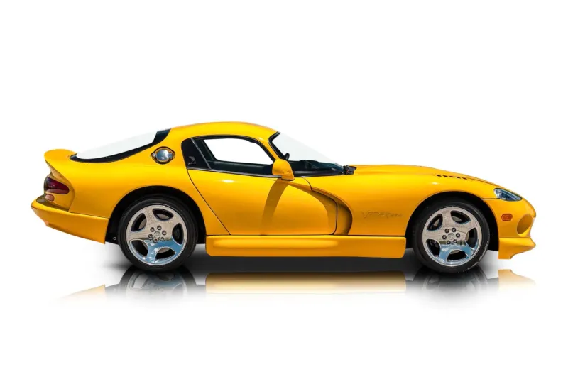 An incredible side shot photo of aDodge Viper that you should buy.