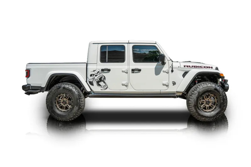 An incredible side shot photo of aJeep Gladiator that you should buy.