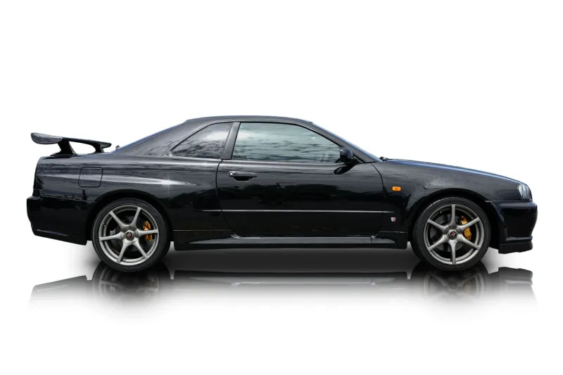 An incredible side shot photo of aNissan Skyline that you should buy.