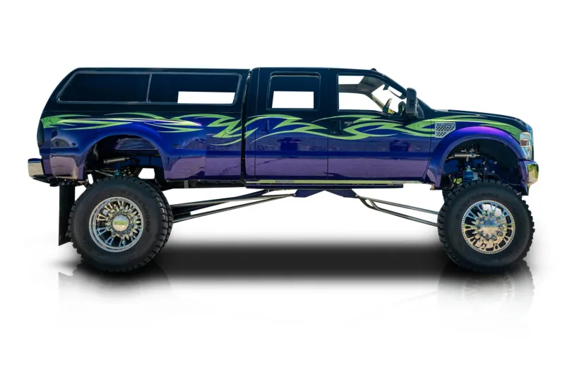 An incredible side shot photo of aFord F-450 that you should buy.