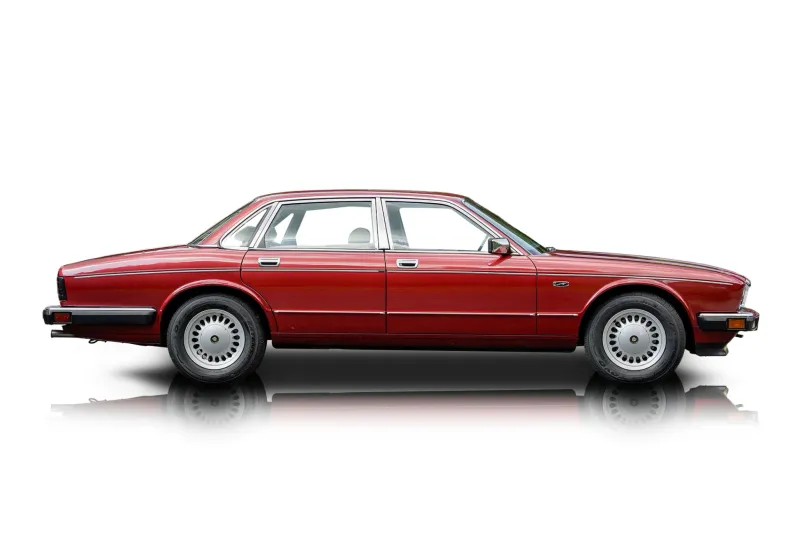 An incredible side shot photo of aJaguar XJ6 that you should buy.