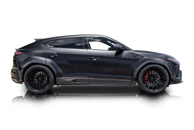 Passenger side photo of 2021 Lamborghini Urus