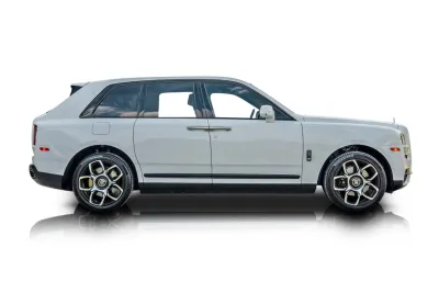 Passenger side photo of 2023 Rolls-Royce Cullinan