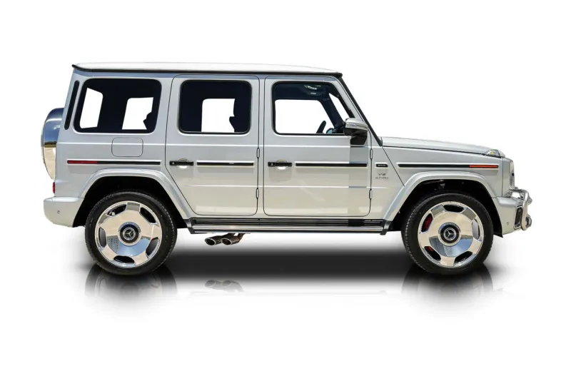 An incredible side shot photo of aMercedes-Benz G63 AMG that you should buy.