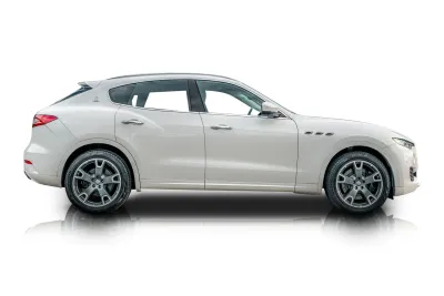 Passenger side photo of 2017 Maserati Levante