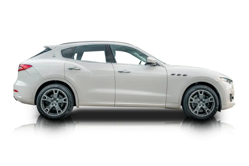 An incredible side shot photo of aMaserati Levante that you should buy.