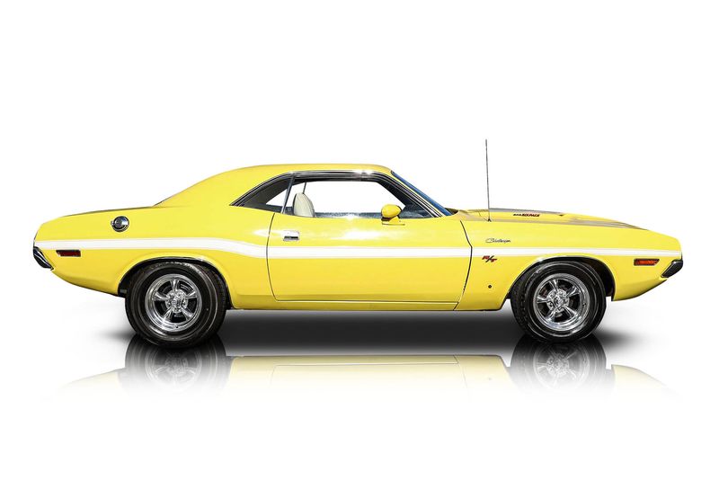 An incredible side shot photo of aDodge Challenger that you should buy.