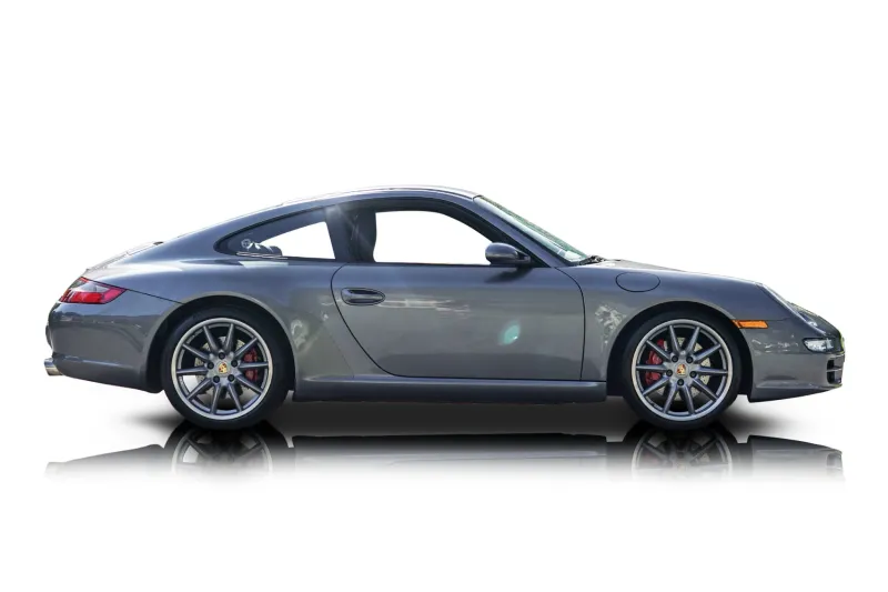 An incredible side shot photo of aPorsche 911 that you should buy.