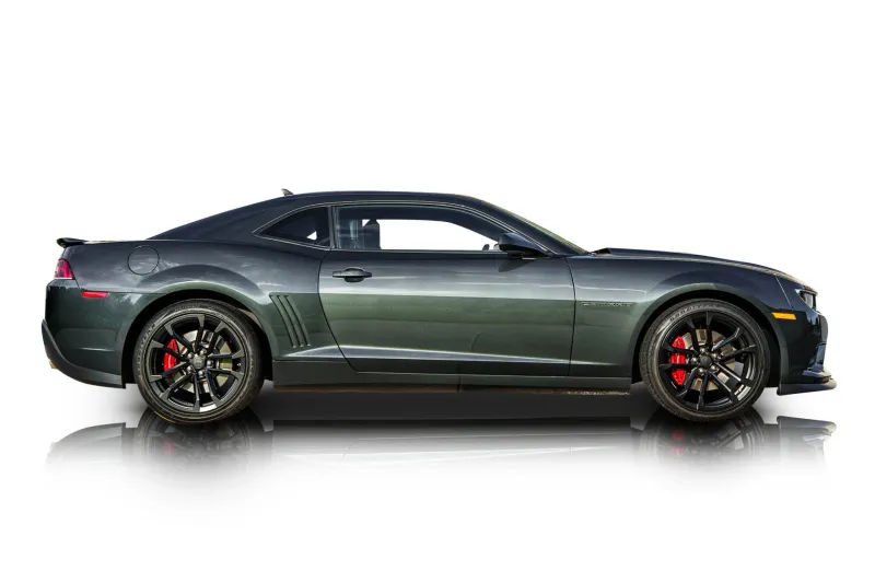 An incredible side shot photo of aChevrolet Camaro that you should buy.