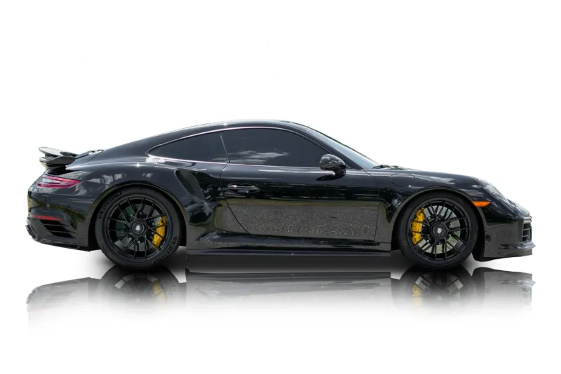 An incredible side shot photo of aPorsche 911 that you should buy.