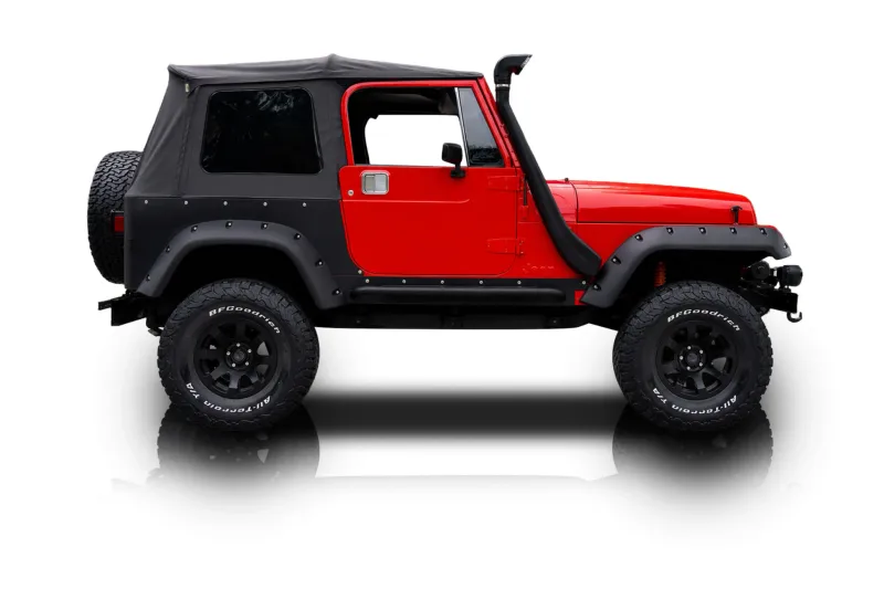 An incredible side shot photo of aJeep Wrangler that you should buy.