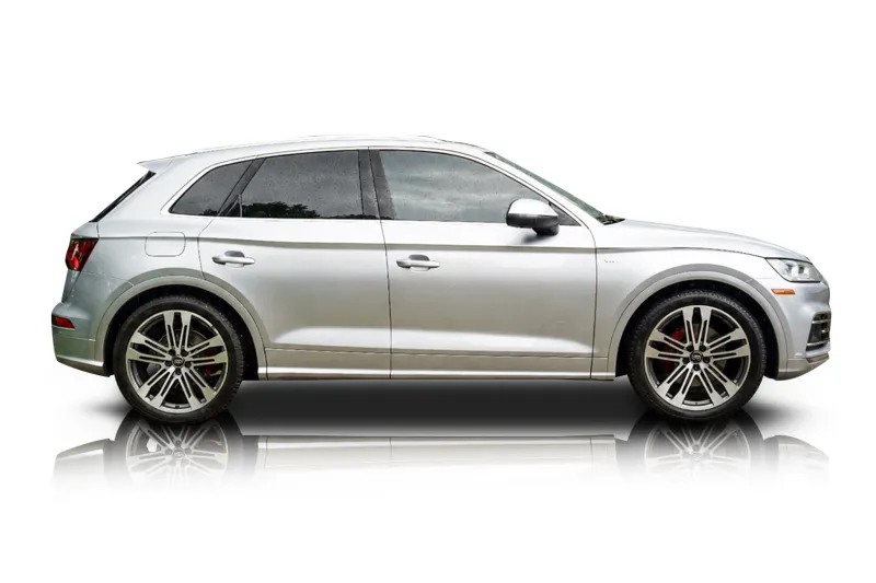 An incredible side shot photo of aAudi SQ5 that you should buy.